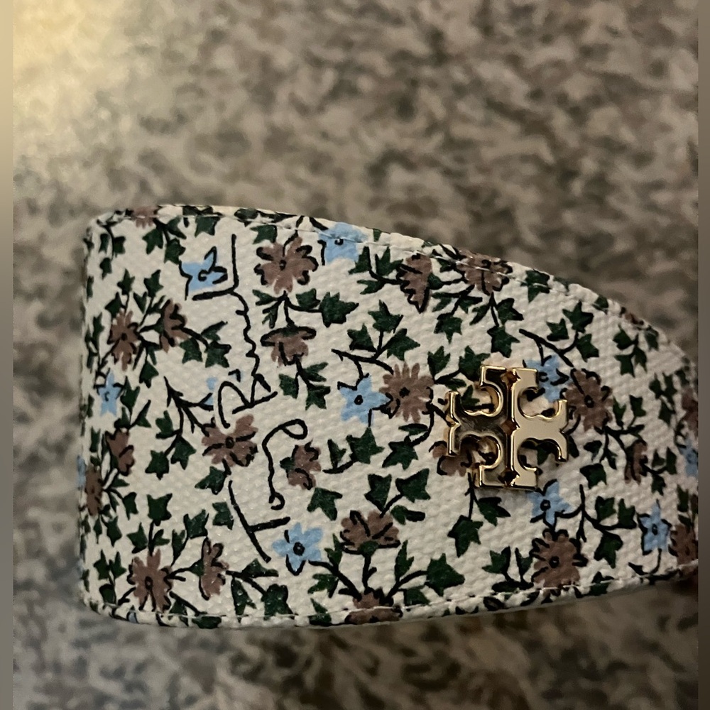 Women’s Tory Burch Leather headband w/ elastictic 
Worn once